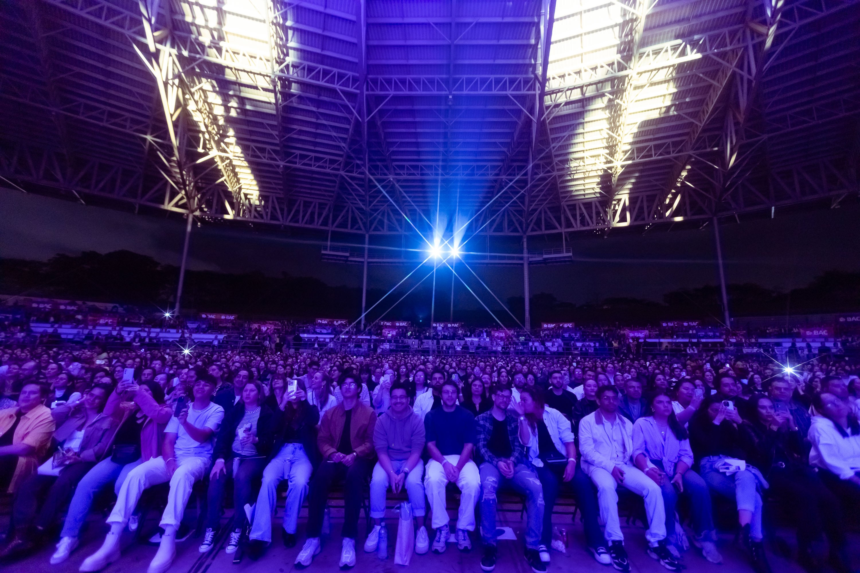 Gran cantidad de público acudió al concierto de Debi Nova en Parque Viva. Nadie salió decepcionado.