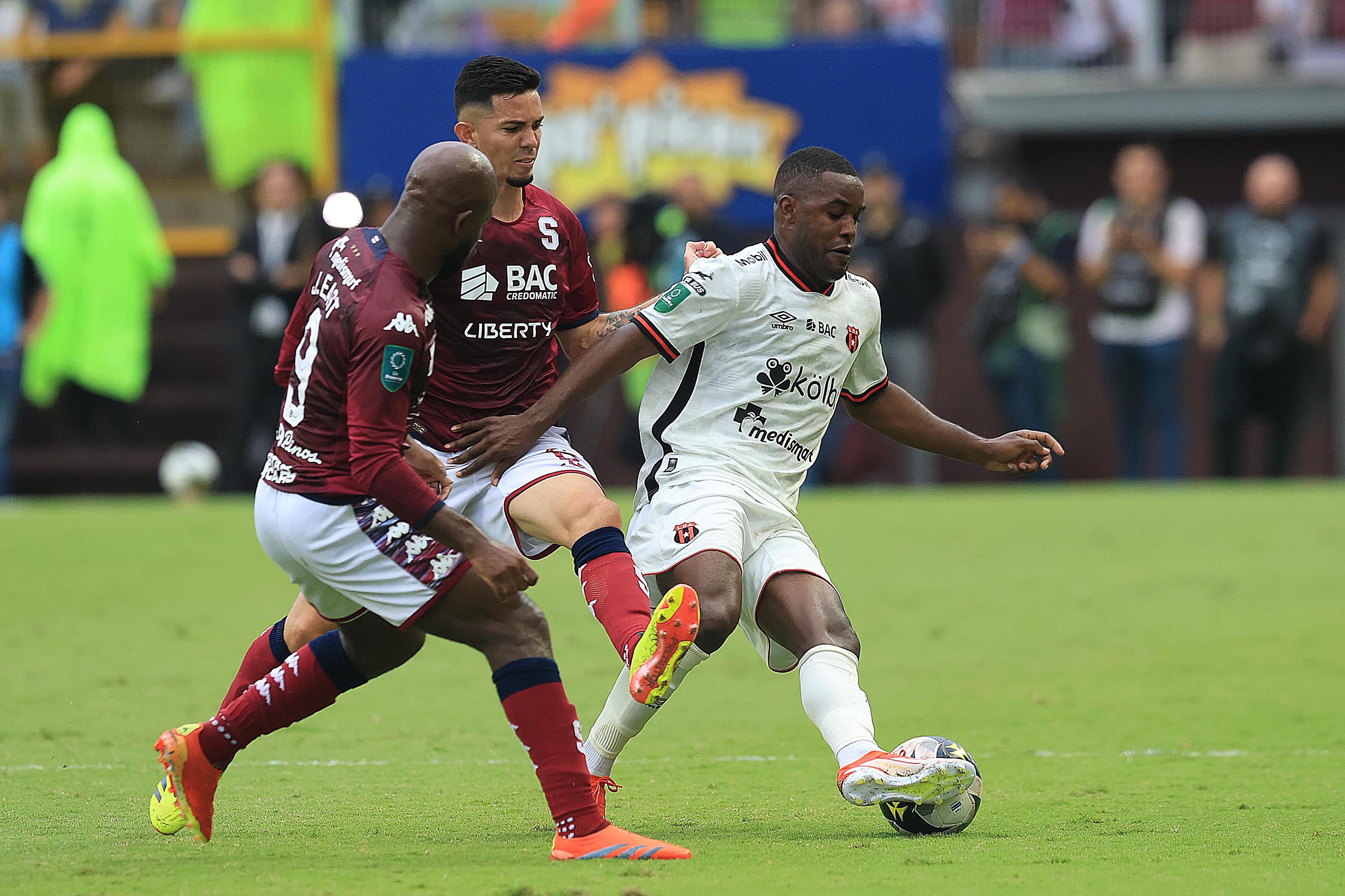 26/05/2024 Estadio Ricardo Saprissa, Tibás. El Deportivo Saprissa recibió a la Liga Deportiva Alajuelense, en el partido de vuelta de la Final de la Segunda Fase del Torneo de Clausura de la Copa Promérica 2024. Foto: Rafael Pacheco Granados