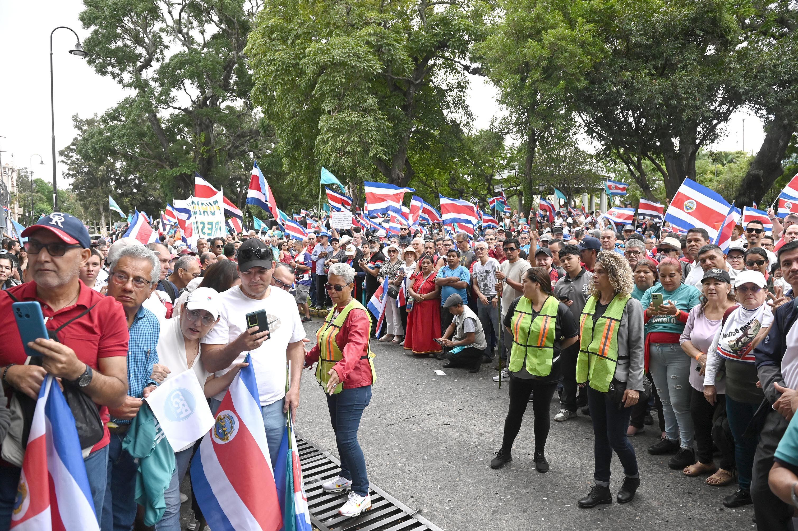 12 de julio del 2025. Parque Morazán. San José. 09:00 hrs. Anuncio oficial del partido político con el que participará el movimiento de Rodrigo Cháves en las próximas elecciones nacionales en febrero del 2026. En la foto: Pilar Cisneros anuncia que el partido Pueblo Soberano representará a Rodrigo Cháves en las próximas elecciones. Foto: Albert Marín.