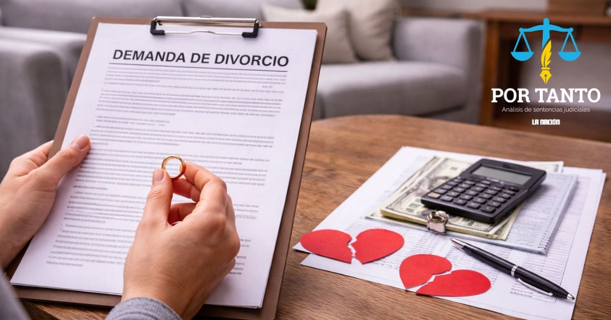 en la imagen unas manos sosteniendo una demanda de divorcio y un anillo