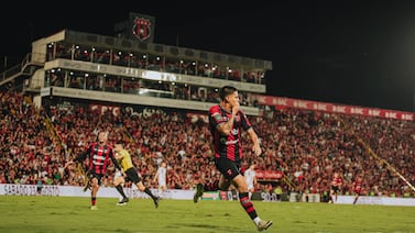 Afición de Alajuelense dicta sentencia contra Alejandro Bran por su escándalo de indisciplina