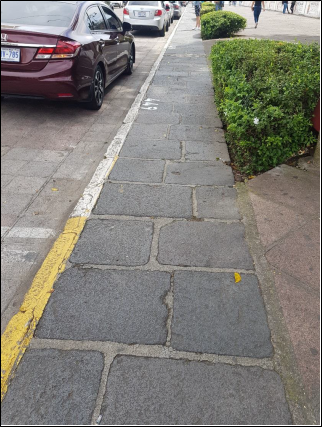 Las aceras de piedra todavía pueden verse en algunas partes del país.
Fotografía: Centro de Patrimonio