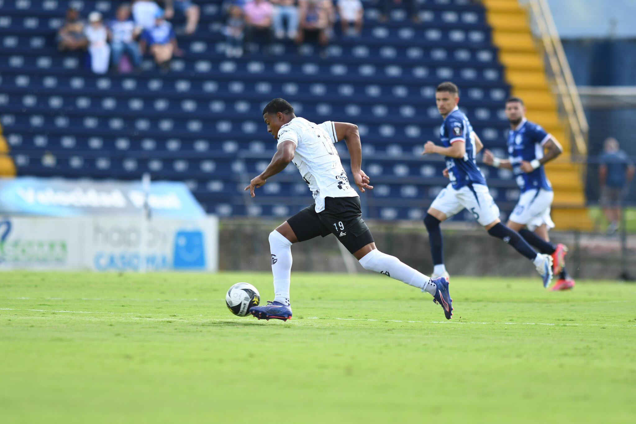 Cartaginés vs Sporting, estadio Fello Meza