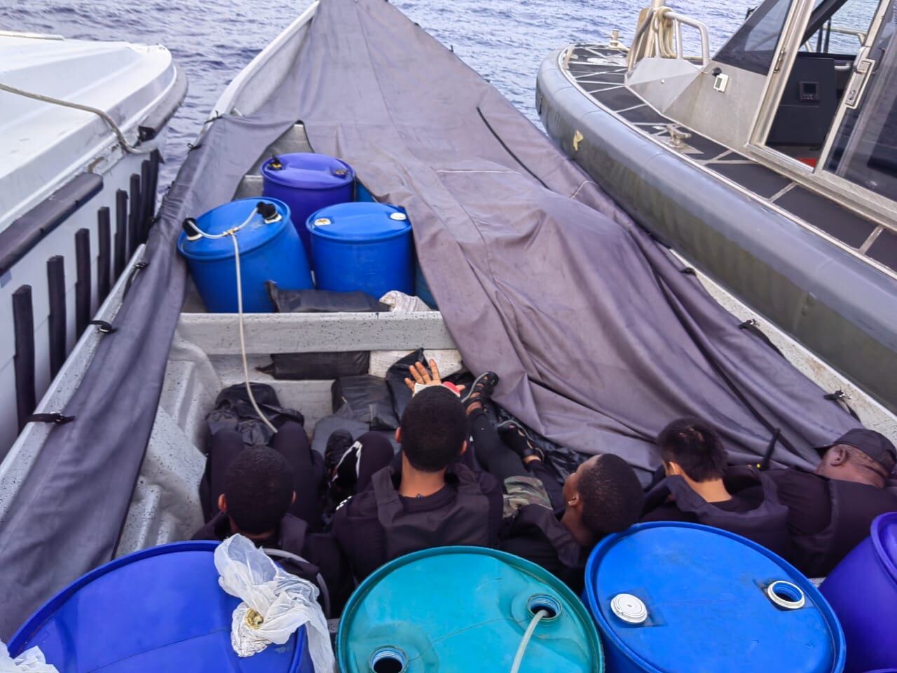 Cinco tripulantes del navío con edades entre 24 y 60 años quedaron detenidos en Limón. Foto: MSP.
