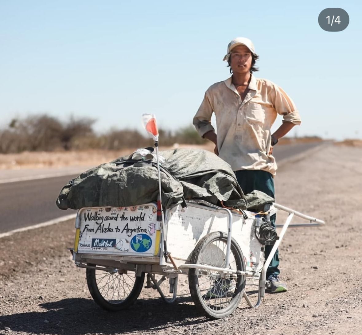"Caminando al rededor del mundo de Alaska a Argentina", es la frase que se lee en el carrito con el que Atsushi camina desde que inició su travesía.