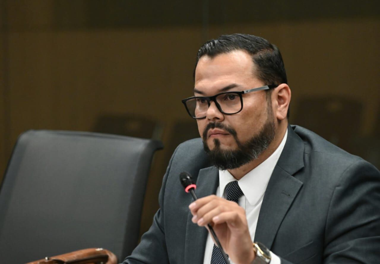 Marco Acuña, presidente ejecutivo del ICE, negó haber recibido presiones sobre el manejo de la publicidad. Foto: Albert Marín