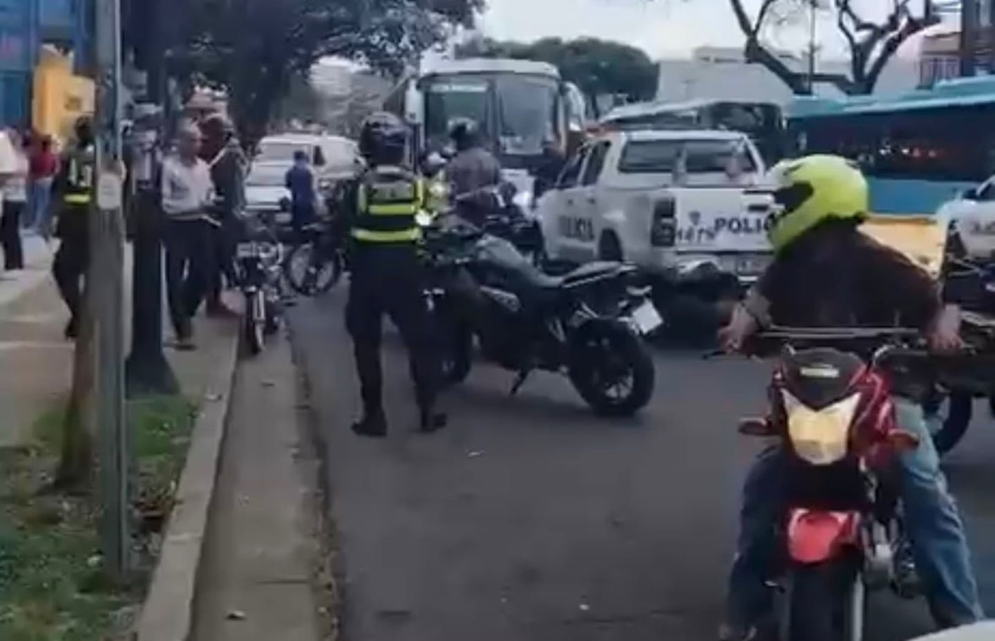 Ataque armado en Paseo Colón deja un fallecido y dos mujeres heridas