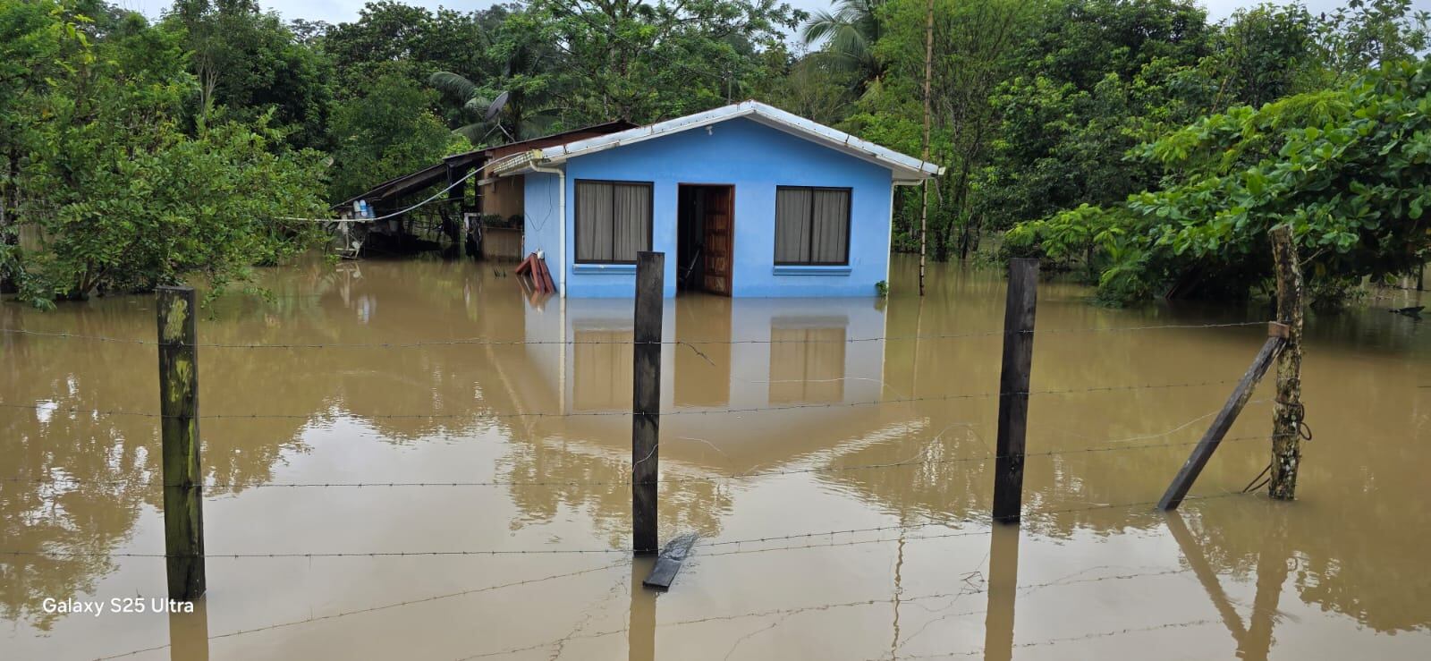 Casas inundadas por el paso de la onda tropical #19.