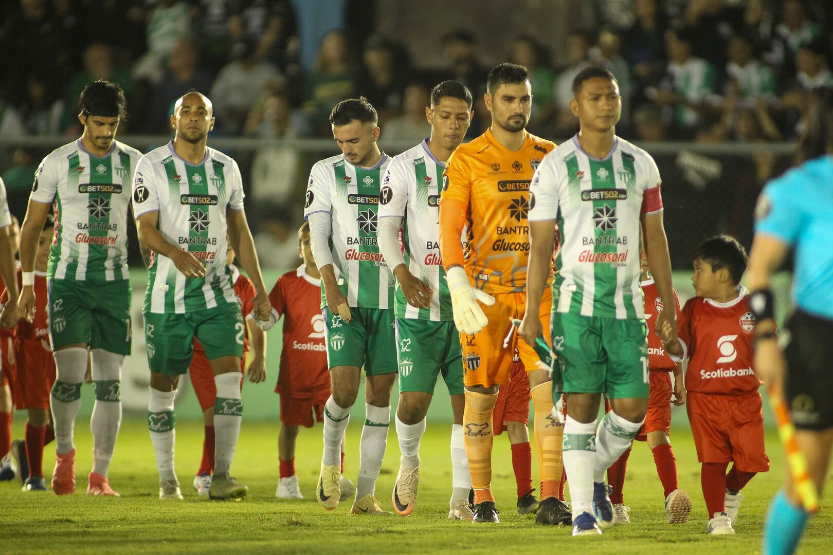 Antigua le demostró a Liga Deportiva Alajuelense que tiene mucho fútbol ofensivo. El finalista se conocerá el miércoles 30 de octubre en el Estadio Alejandro Morera Soto.