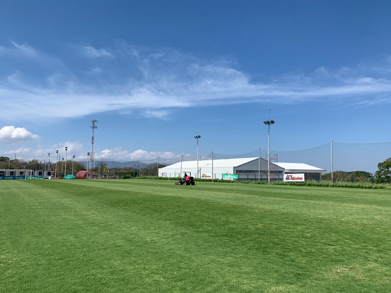 La otra gramilla híbrida del Centro de Alto Rendimiento está al lado del nuevo edificio del complejo en Turrúcares. Fotografía: TMS