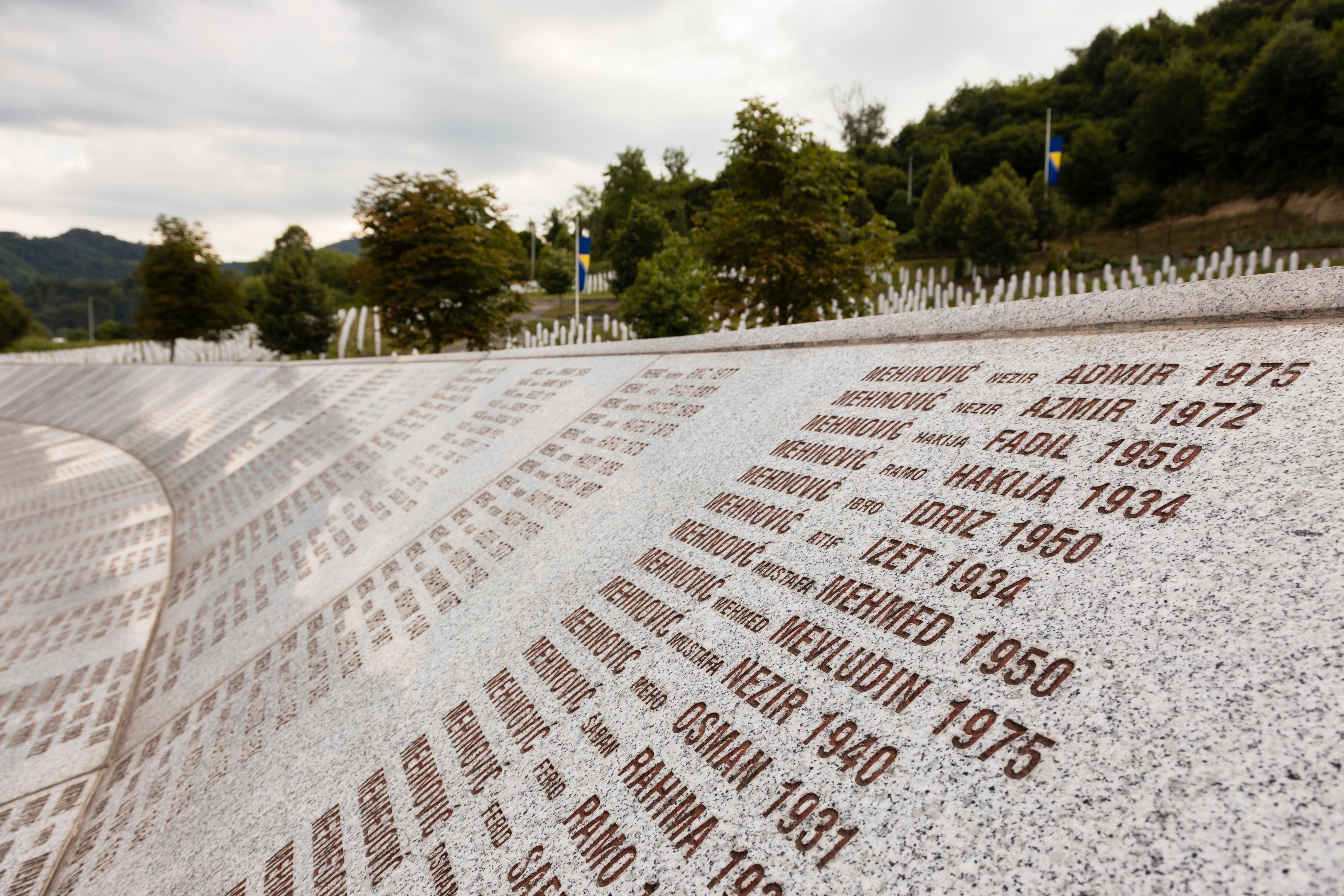 Srebrenica, Bosnia-Herzegovina, 16 de julio de 2017: Potocari, memorial y cementerio de Srebrenica para las víctimas del genocidio.