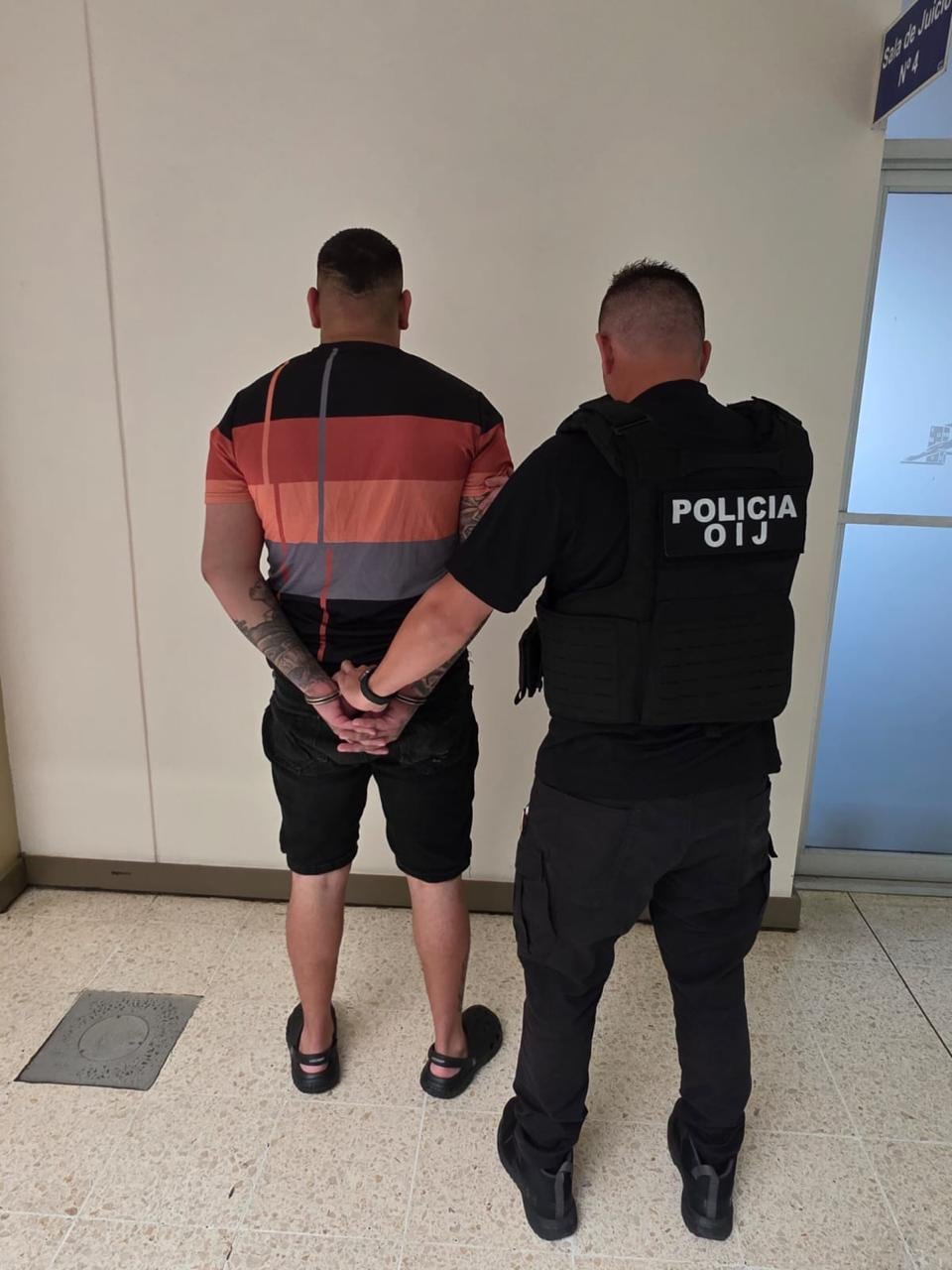 Este hombre de apellidos Moya Rojas fue detenido en la Tigra de San Carlos. En su vivienda el OIJ decomisó varias dosis de drogas.
