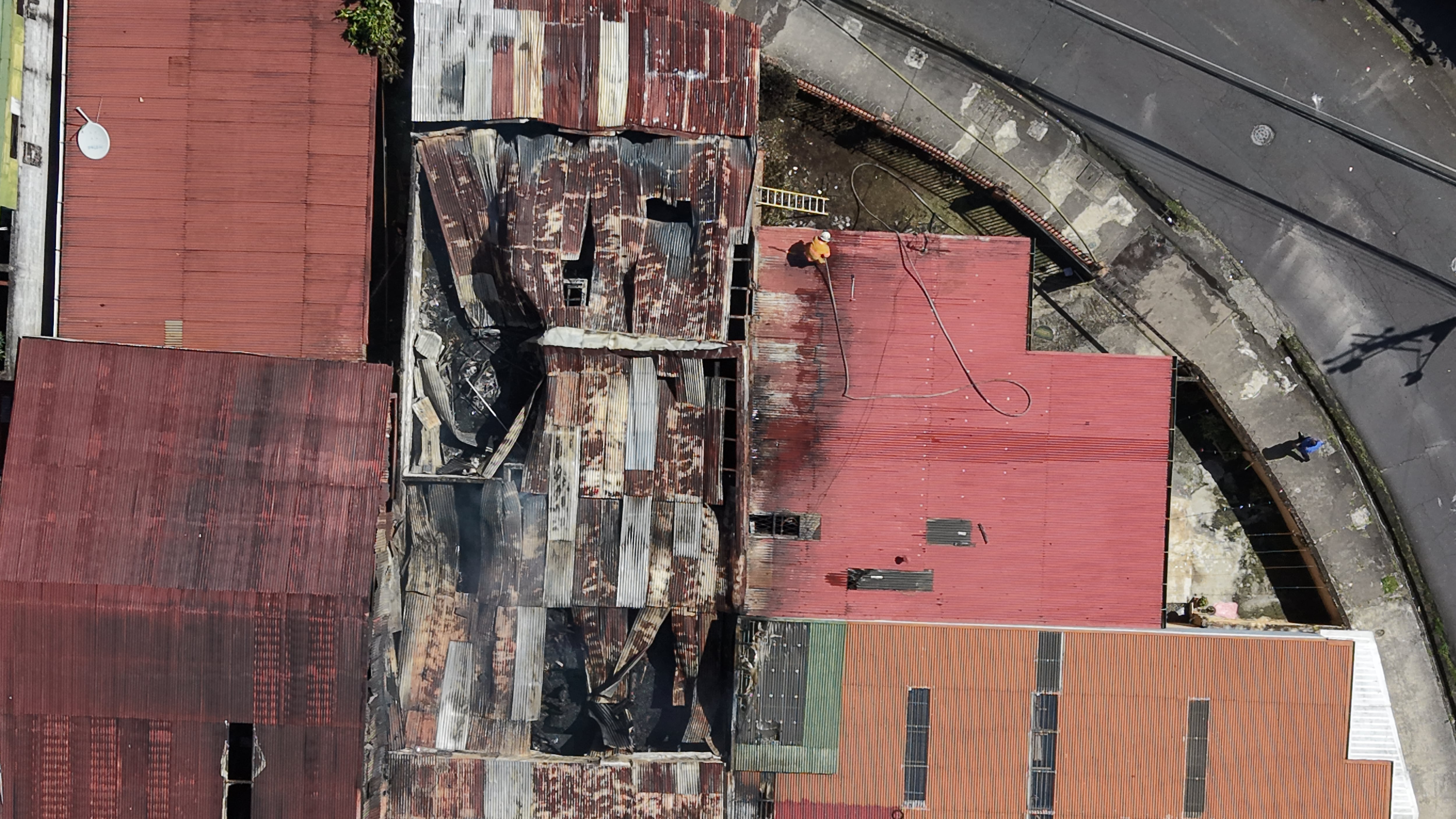 17/12/2025, San José, Quesada Durán, incendio en una casa de habitación.
