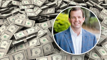 Empresario decide compartir fortuna y regala bono de $400.000 a cada uno de sus empleados