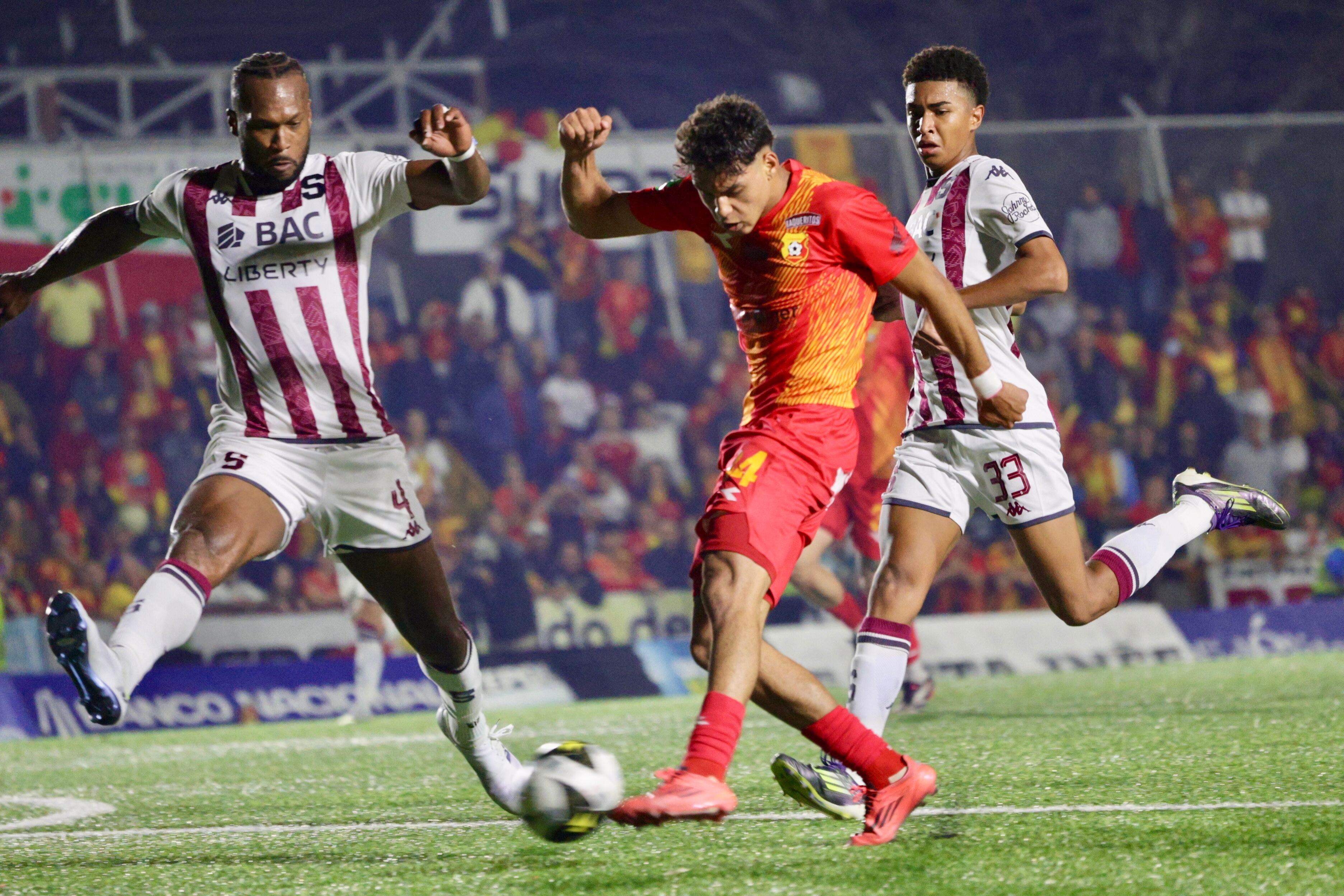 15/12/2024, Heredia, Barva, Estadio Carlos Alvarado, partido de ida de la final de segunda fase, del torneo de apertura 2024, entre el Club Sport Herediano y el Deportivo Saprissa.