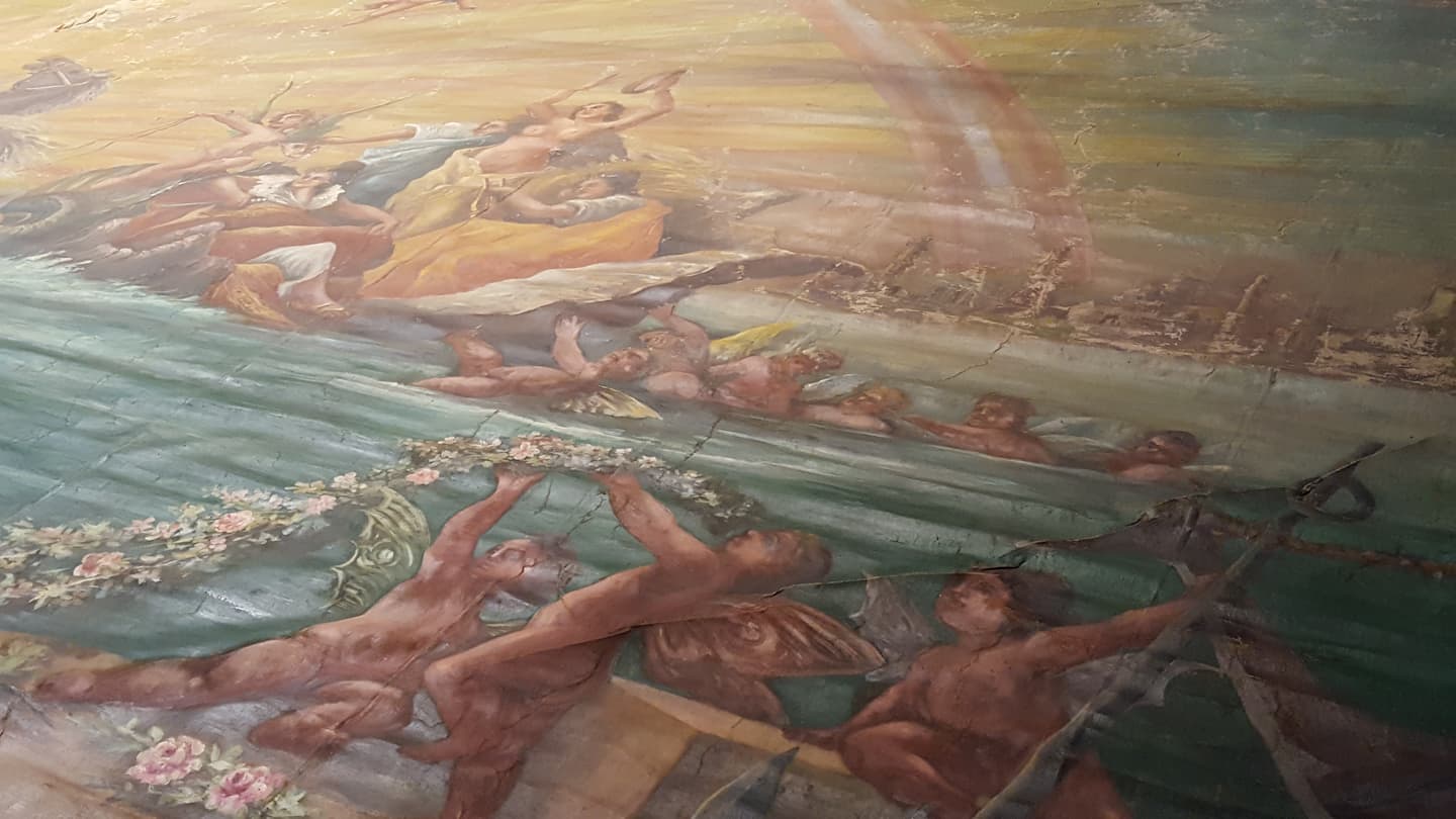 El italiano Antonio Robescalli pintó el telón principal del Teatro, el cual es una alegoría a la necesidad que sentía la Costa Rica de hace 120 años por importar al país el bagaje cultural europeo.