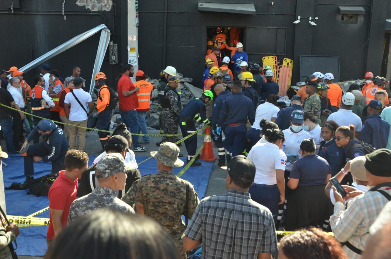 Imágenes del cantante Rubby Pérez y de la Discoteca Jet Set después de la tragedia en la que se desplomó el techo.
