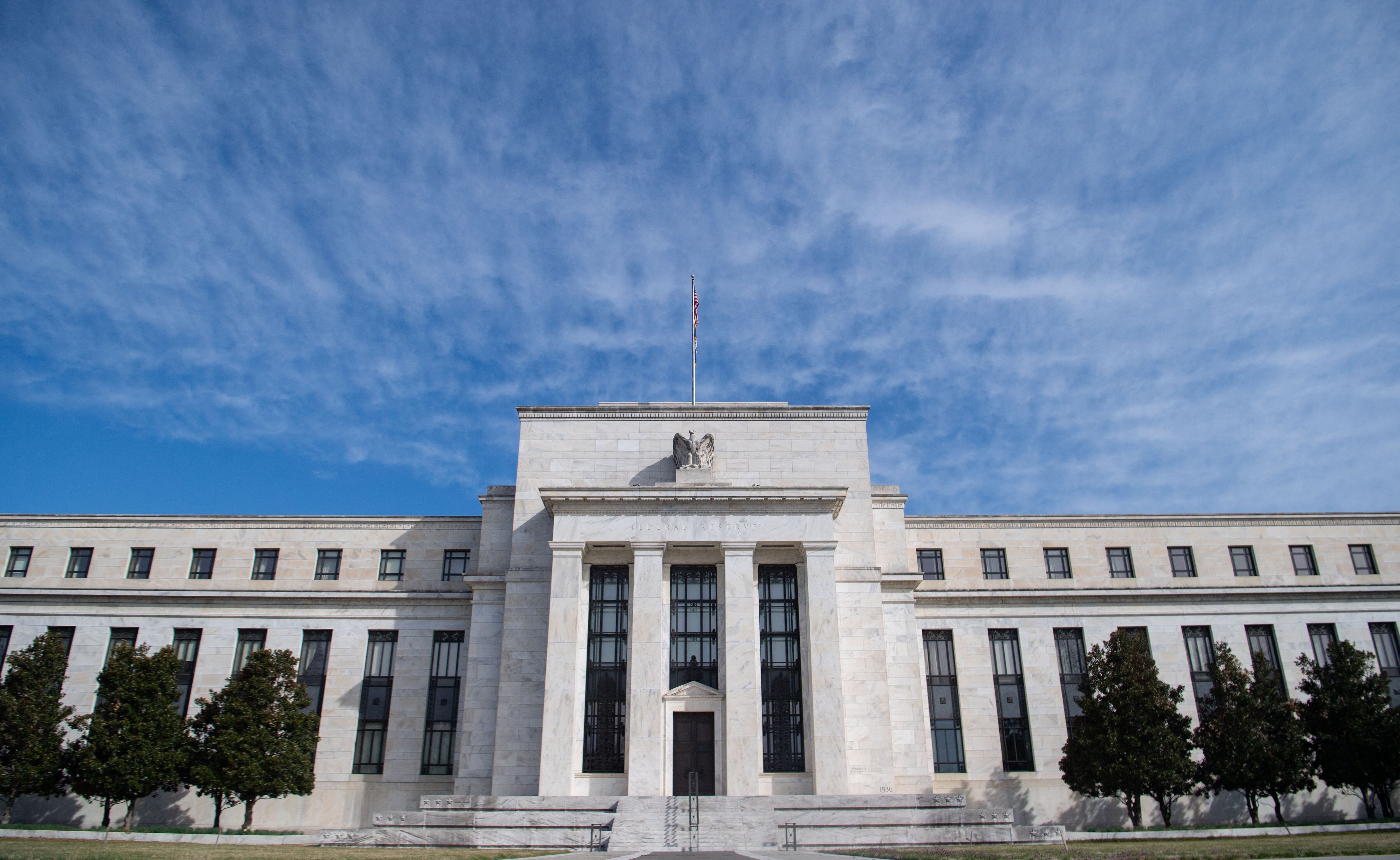 El edificio Marriner S. Eccles de la Junta de la Reserva Federal en Washington, D.C., el 16 de marzo de 2022. Se espera que la Reserva Federal anuncie hoy el primer aumento de la tasa de interés desde el inicio de la pandemia de COVID-19 al concluir su reunión de política monetaria. (Foto de SAUL LOEB / AFP)