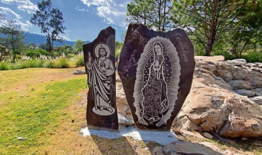 El fraccionamiento que fue el último refugio del capo está rodeado de pinos y jardines y cuenta con varias imágenes religiosas. Foto: Valente Rosas / EL UNIVERSAL