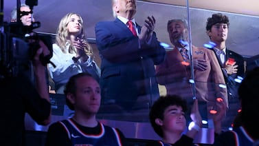 Trump es abucheado en el Madison Square Garden antes del tercer juego de finales de la NBA (video)