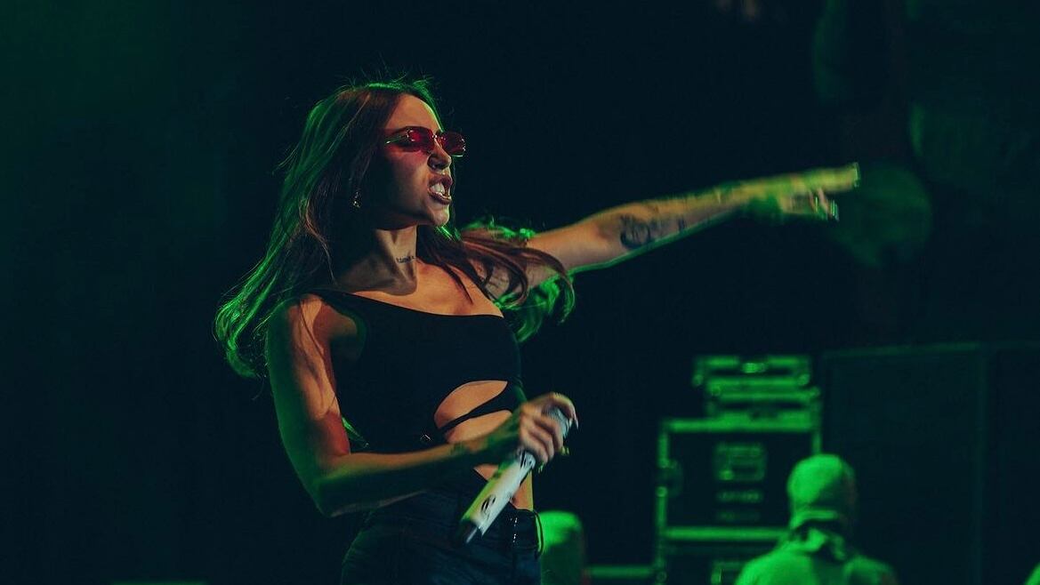 La cantante se lució y enamoró al público.