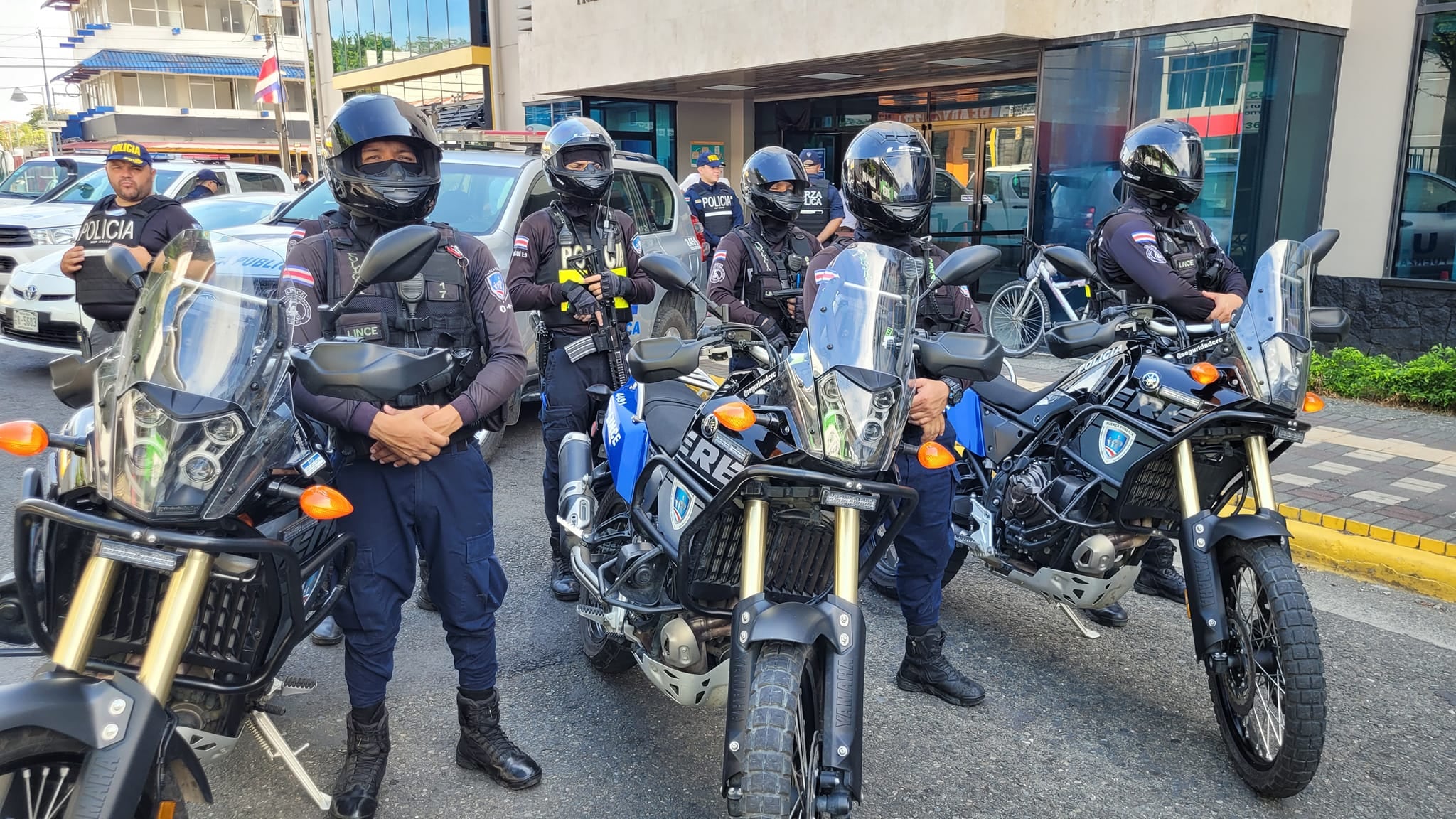 El refuerzo policial en Limón ha permitido más capturas de sujetos pasados a la Fiscalía de Flagrancia por delitos como portación ilegl de armas o violencia doméstica en Limón. Foto: Cortsía MSP.