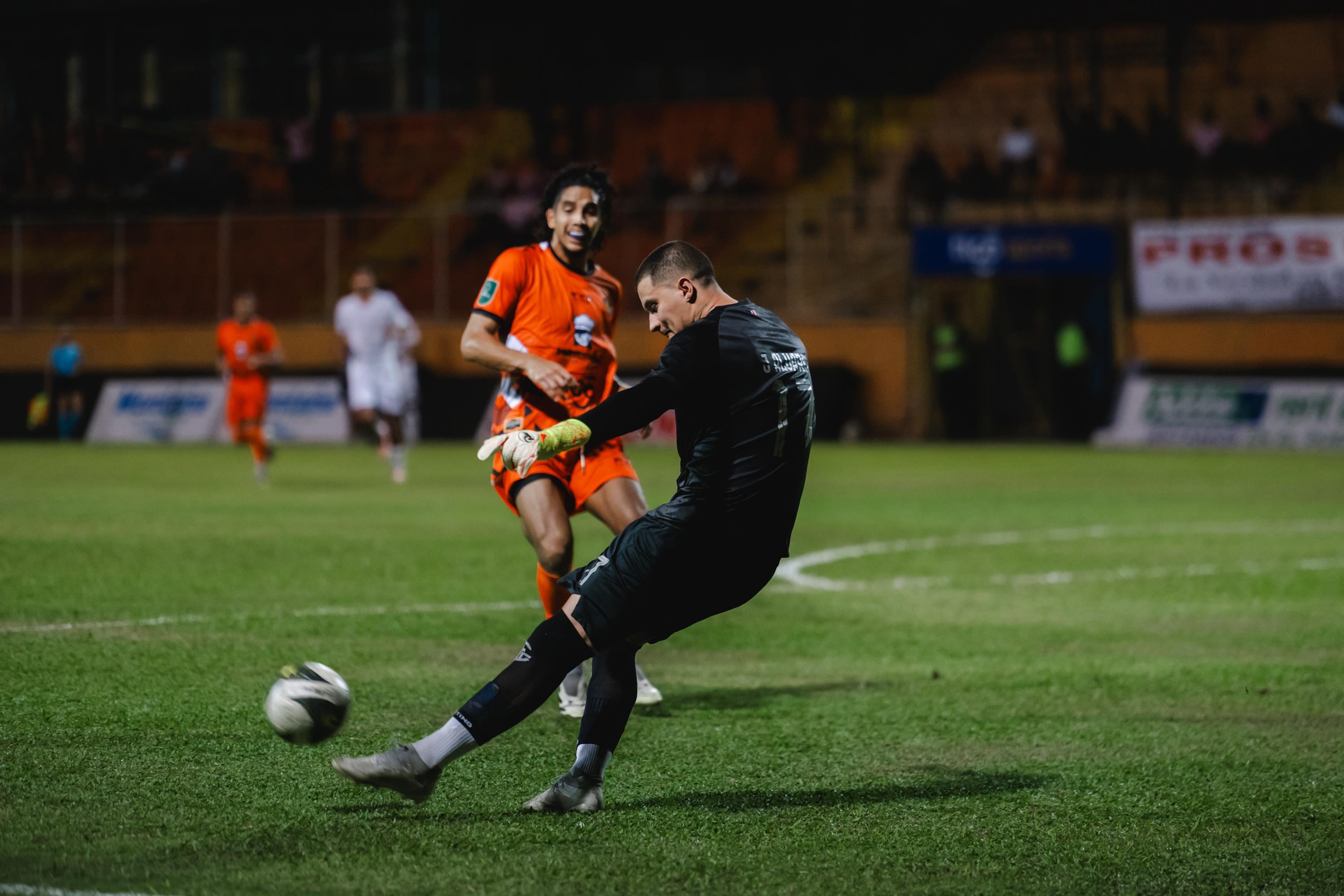 Johnny Álvarez fue figura en el partido decisivo entre Puntarenas FC y Sporting. El arquero fue determinante en el cuadro de Andrés Carevic.