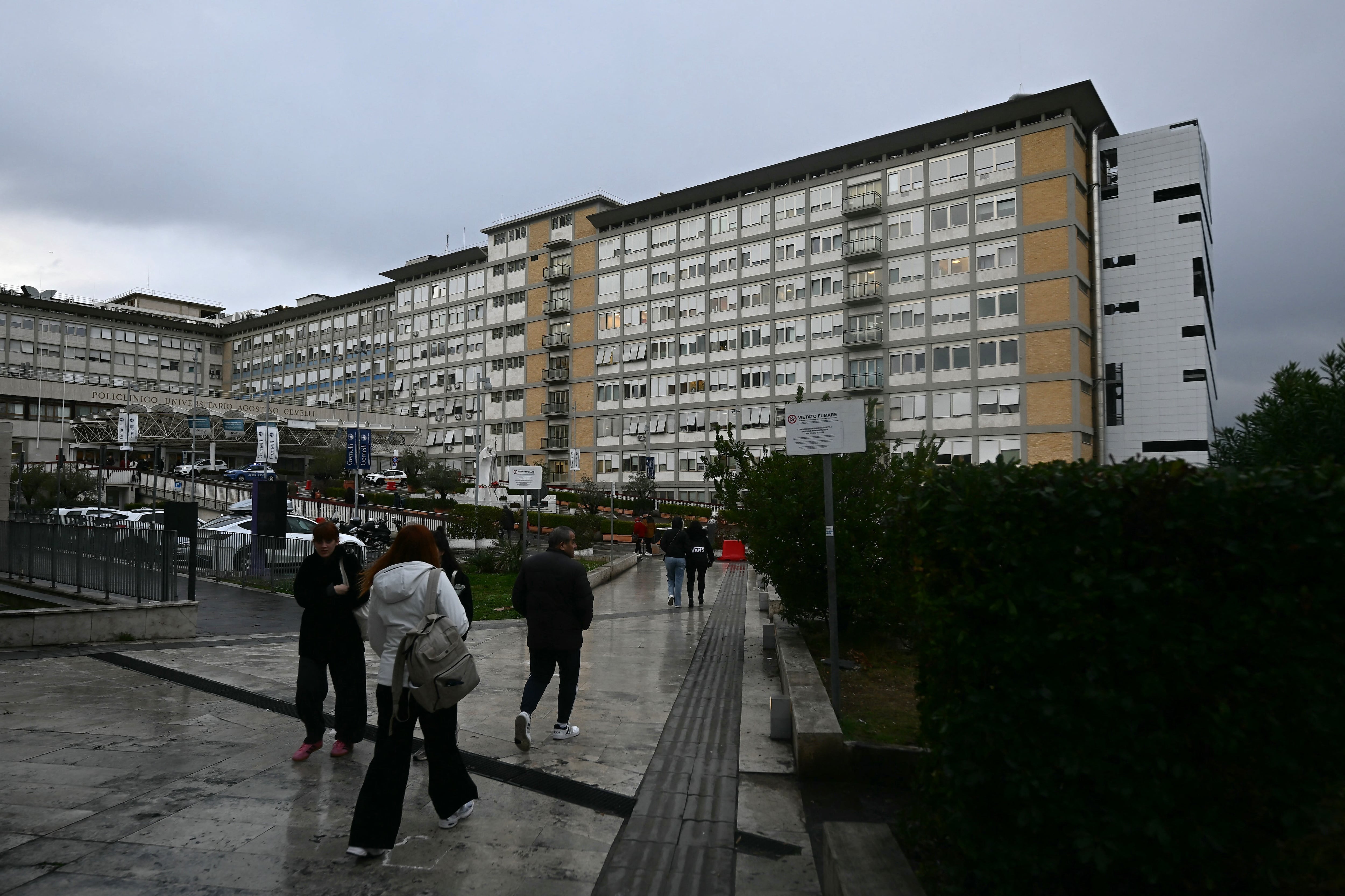 León XIV ingresa al hospital Gemelli: el histórico centro que atiende a los pontífices
