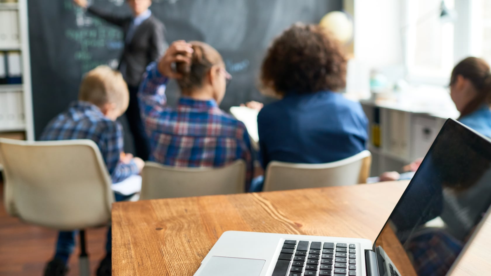 La UNA abrió matrícula para curso intensivo de inglés con cinco módulos y financiamiento disponible.