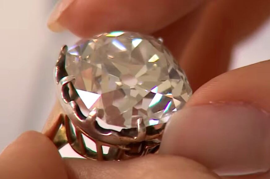 Lo que parecía un anillo barato resultó ser un diamante de $464.000.