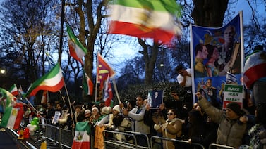 Trump insta a manifestantes en Irán a derrocar el gobierno y dice que ‘la ayuda está en camino’