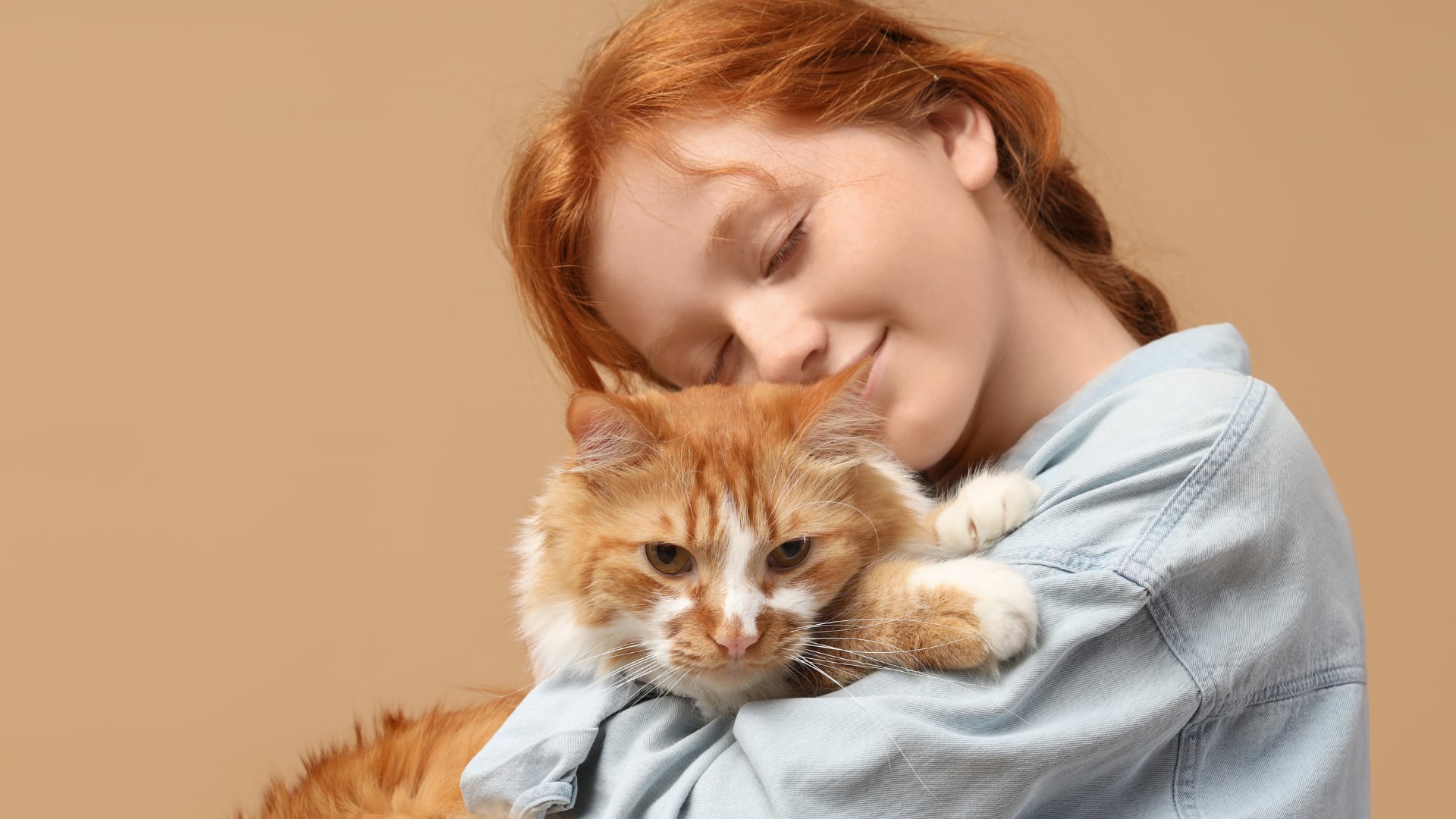 Amar a los gatos puede reflejar rasgos como independencia, calma emocional y apertura a nuevas experiencias.