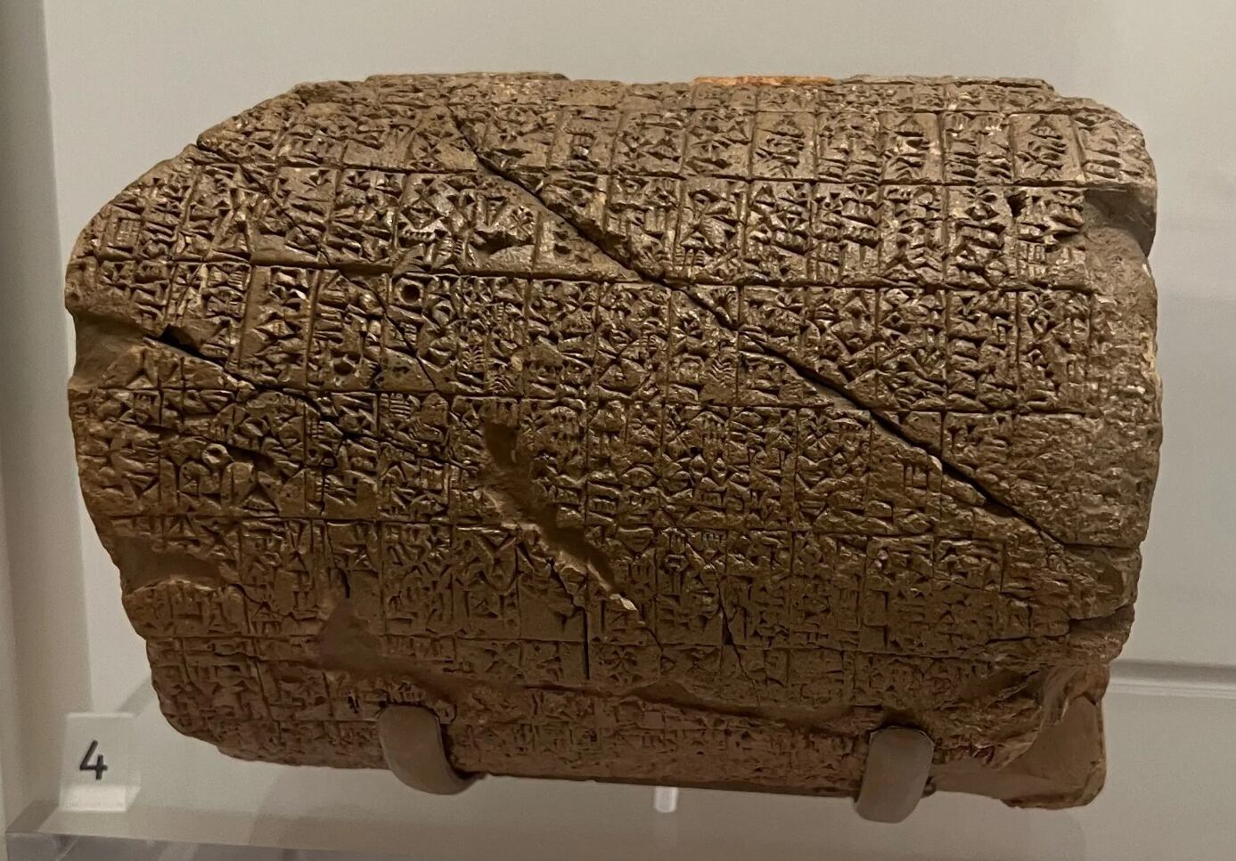 El Cilindro de Barton, excavado en la antigua ciudad sumeria de Nippur en 1899 y que data de alrededor del 2400 a. C.