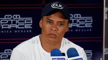 Wálter ‘Paté’ Centeno hace desplante en conferencia de prensa y deja molestos a los periodistas (Video)