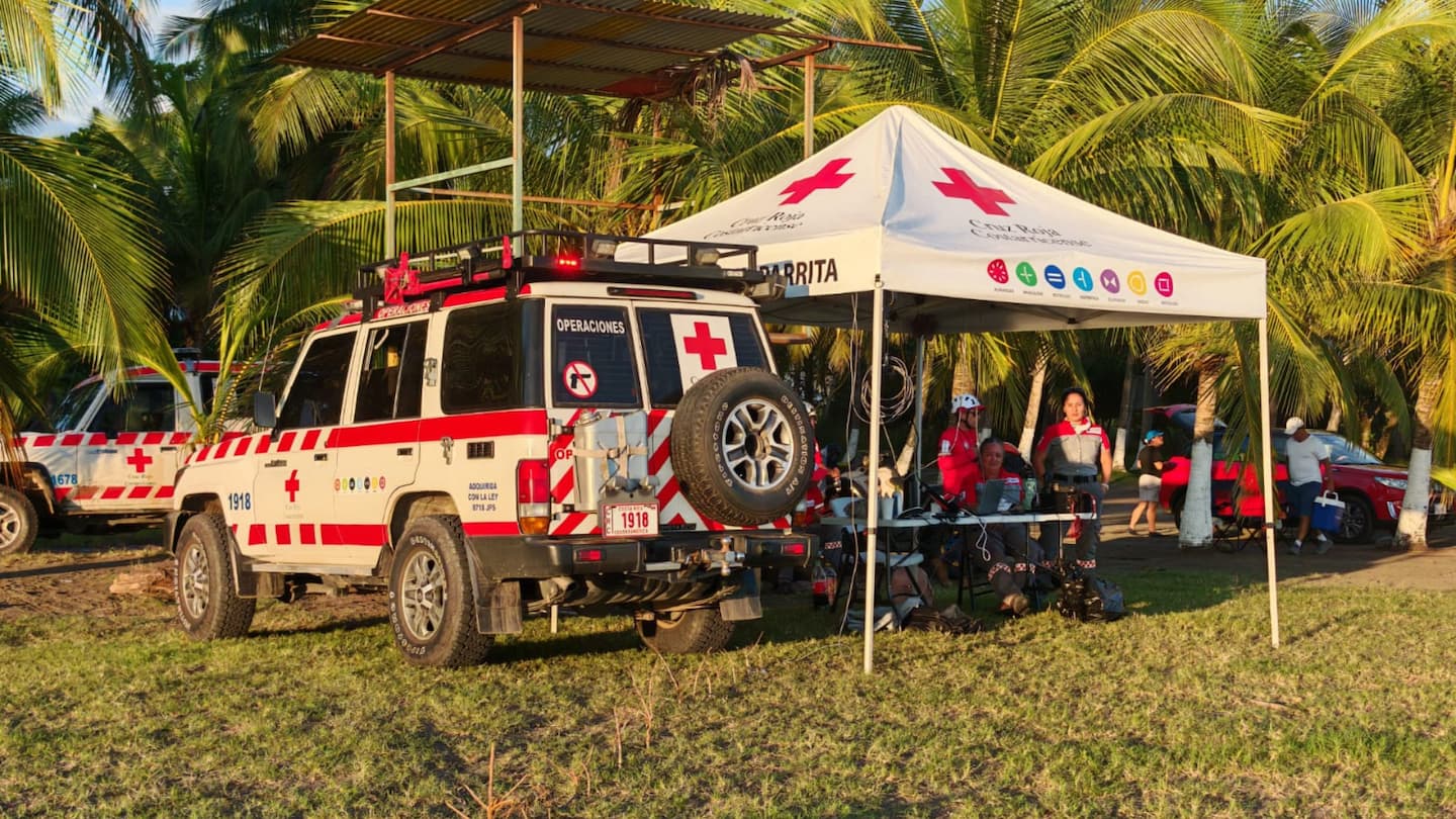 La Cruz Roja cumple cinco días de búsqueda de una persona desaparecida en playa Palo Seco, Parrita. Participan siete cruzrojistas.