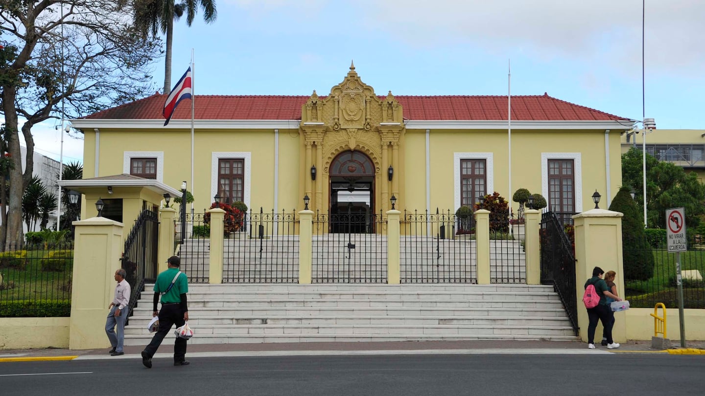 Señora presidenta: ¿a quiénes desea confiar la voz del país ante el mundo?