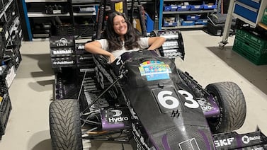 Tiene 20 años y ya brilla en Noruega: la única tica en un equipo que construye un auto de carreras