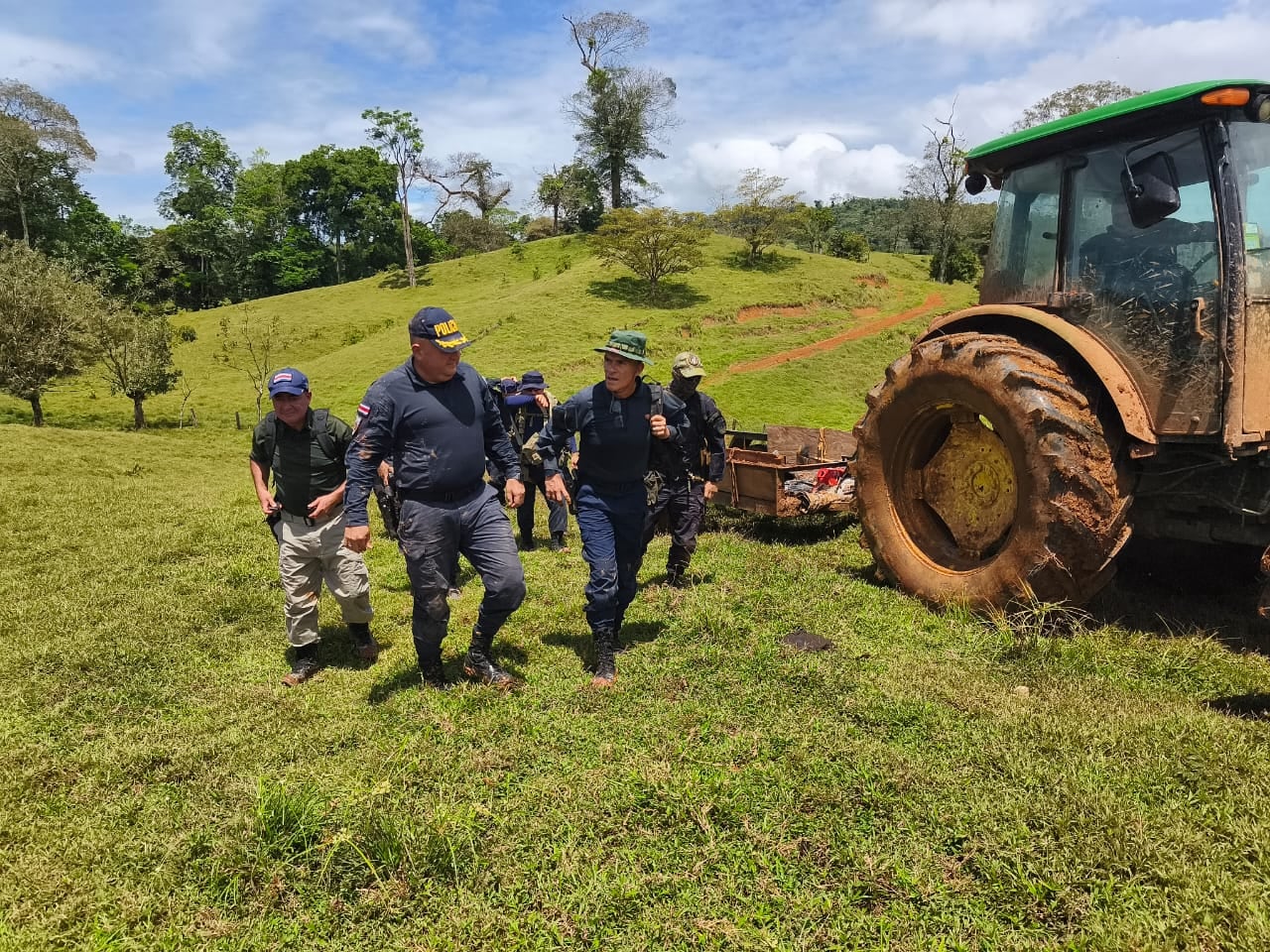 La Fuerza Pública incursiona al cerro Conchudita en un chapulín, lo que permite acortar a 60 minutos, el recorrido que antes hacían en cinco o más horas.