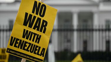 Estados Unidos dice estar listo para actuar en Venezuela si el presidente lo ordena, según secretario del Ejército