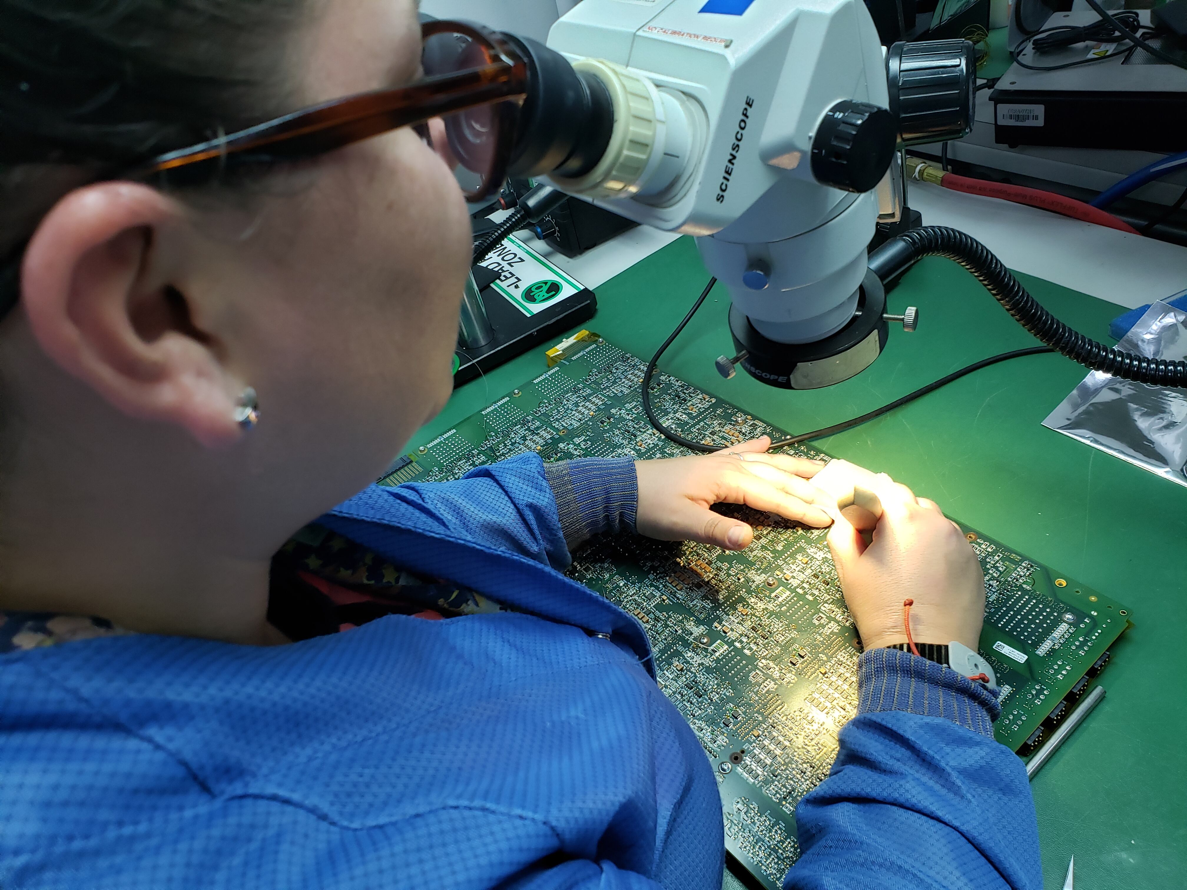 La firma estadounidense brinda soluciones de ingeniería de hardware y software para nuevos productos, así como servicios para dispositivos inteligentes y sistemas de almacenamiento. Foto: Cortesía Teradyne.