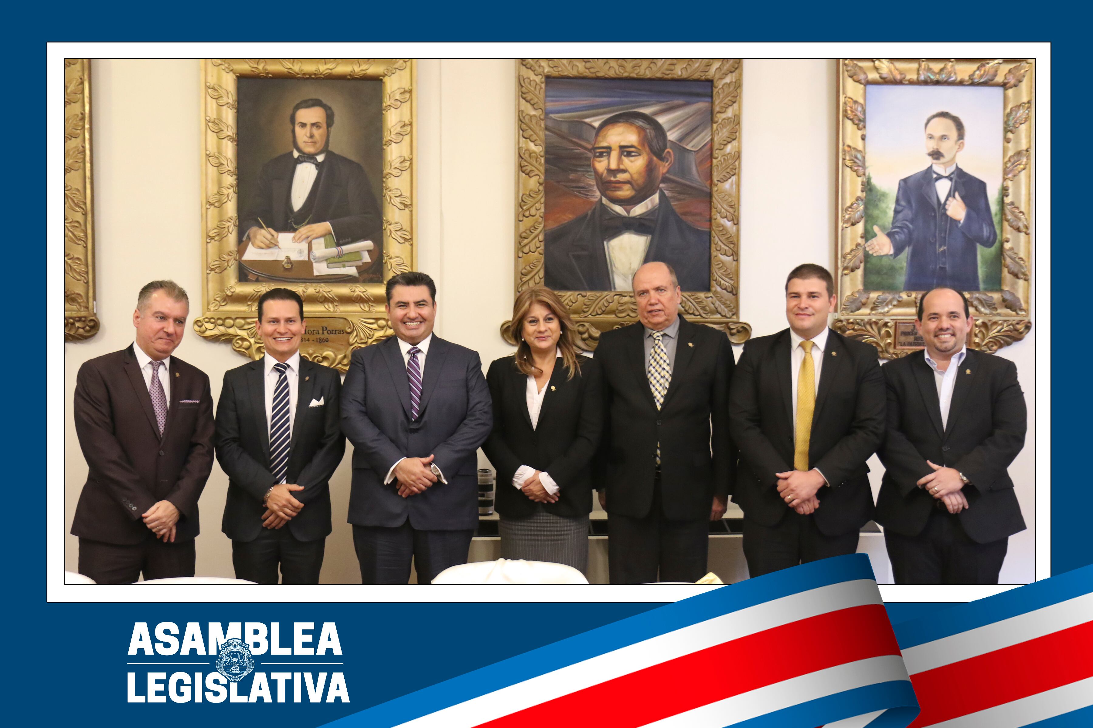 Esta es la foto oficial, colgada en la galería web de la Asamblea Legislativa, del agasajo que varios congresista hicieron a Naasón Joaquín García en enero de 2017. En la foto, de izquierda a derecha aparecen: el entonces presidente del Congreso, el diputado libertario José Alberto Alfaro; el entonces legislador del PUSC, Luis Vásquez; el pastor Naasón Joaquín García; y los legisladores social cristianos del anterior periodo legislativo Rosibel Ramos, Rafael Ortíz (actual embajador tico en el Reino Unido), Gerardo Vargas y Johnny Leiva. Foto: web Asamblea Legislativa.