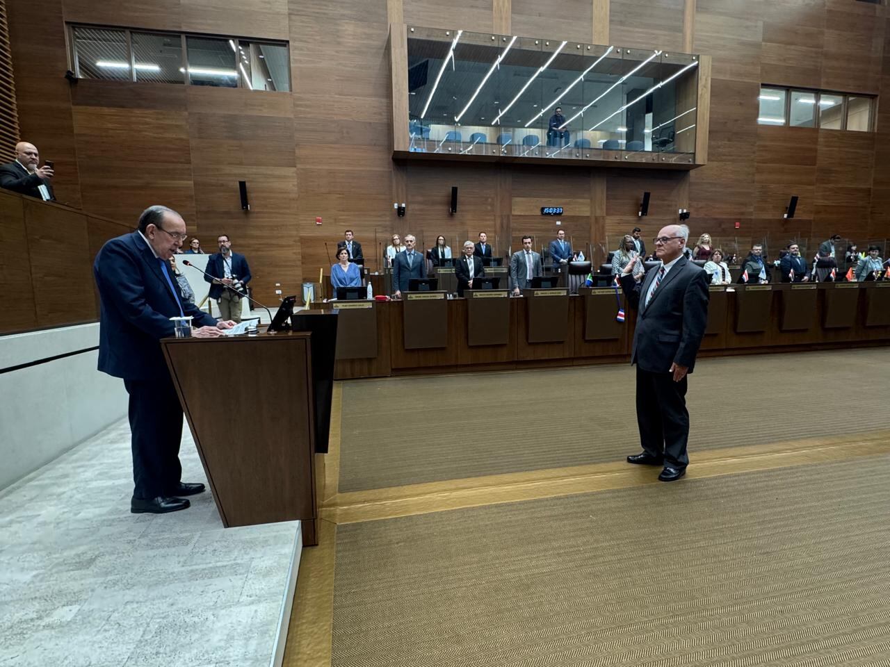 El presidente del Congreso, Rodrigo Arias, juramentó a Fernando Castillo para ejercer un tercer período como magistrado de la Sala Constitucional.
