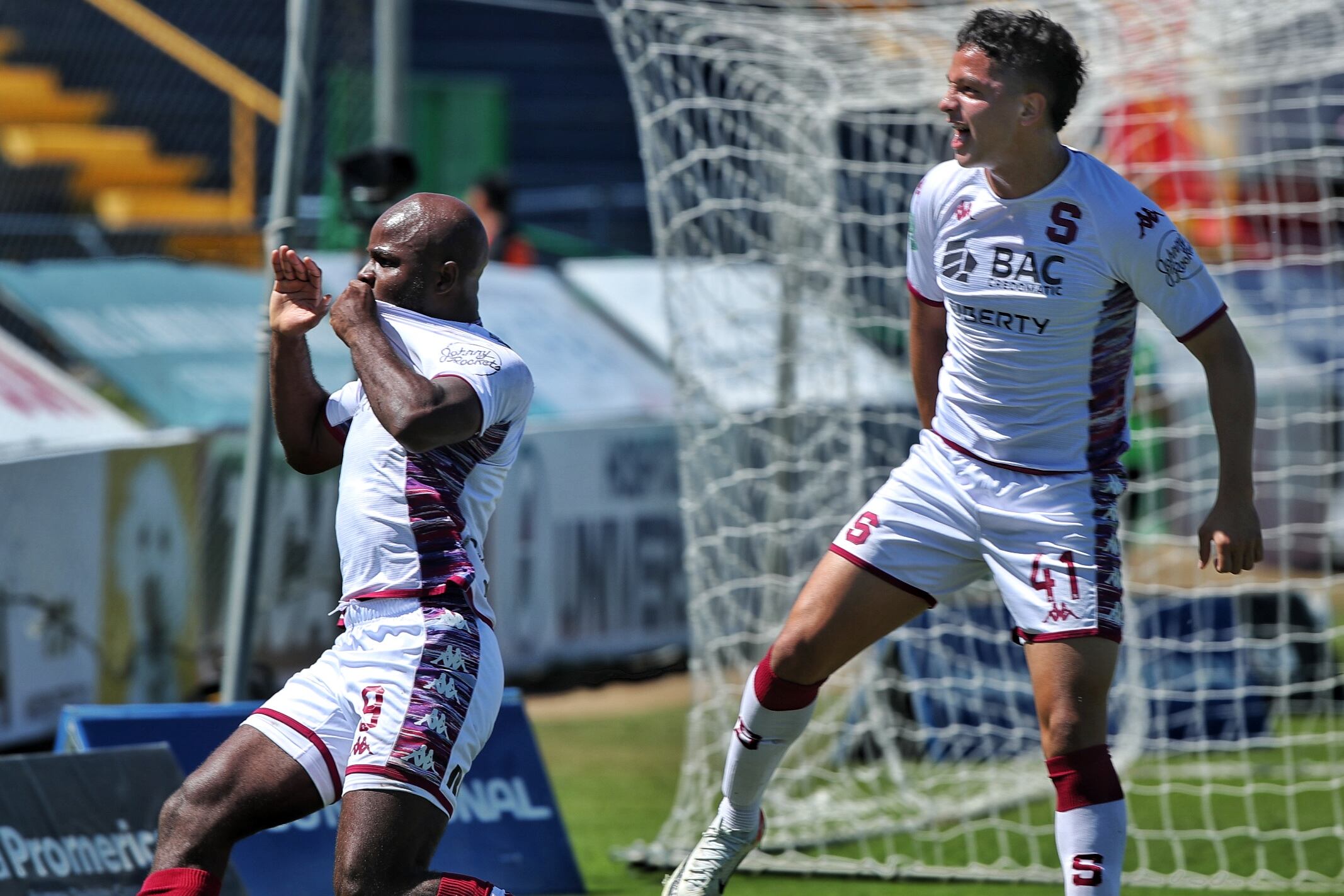 30/11/2023/ Juego entre el Club Sport Cartaginés vs Deportivo Saprissa por la semifinal del torneo Apertura de la Liga Promerica en el estadio Fello Meza / Foto John Durán