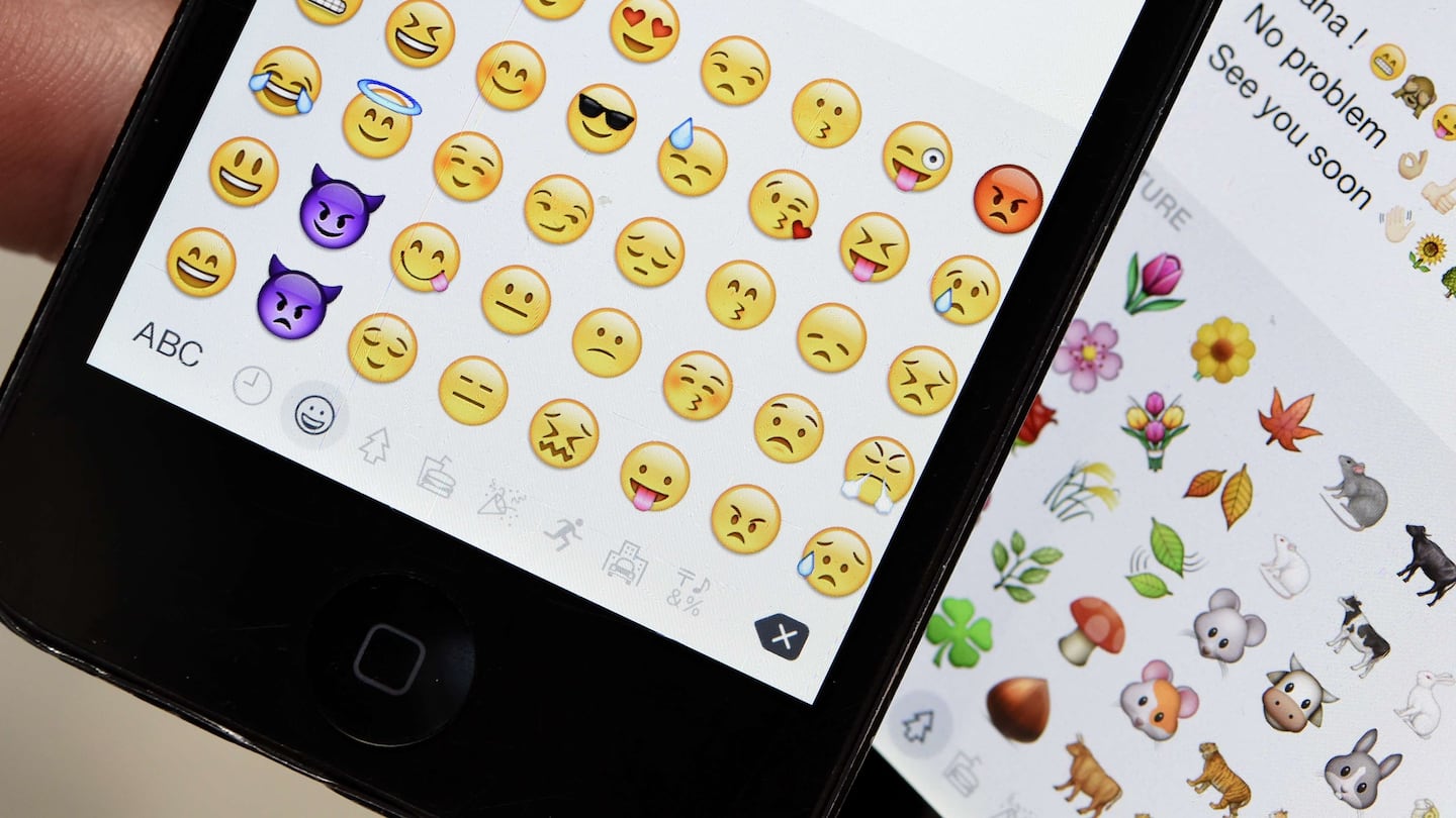 Este es el emoji que más desaprueban en los chats de trabajo, según estudio