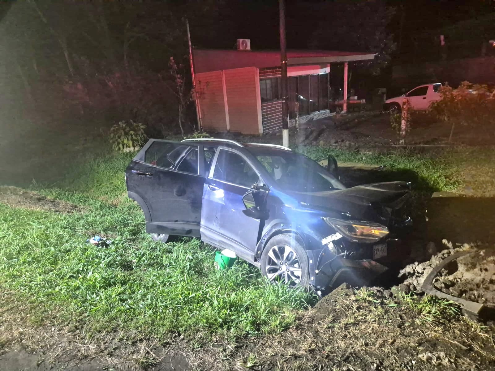 Dos menores de edad quedaron en condición crítica luego de una accidente de tránsito en La Fortuna.
