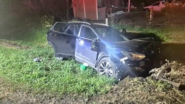 Dos menores y tres mujeres resultan gravemente heridos en accidente en La Fortuna