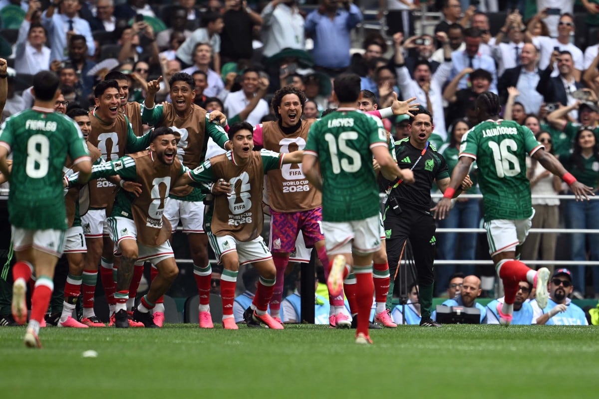 Mexico's forward #16 Julian Quinones (R) celebrates scoring his team's first goal with teammates during the 2026 World Cup Group A football match between Mexico and South Africa at the Mexico City Stadium in Mexico City on June 11, 2026. (Photo by Yuri CORTEZ / AFP)