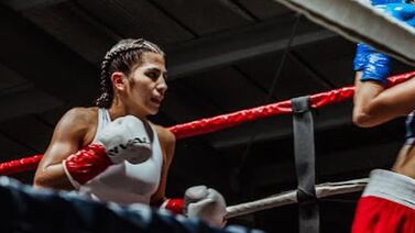 ¡Orgullo costarricense! Naomy Valle derrota a boxeadora de México y gana su primera pelea profesional en EE. UU.