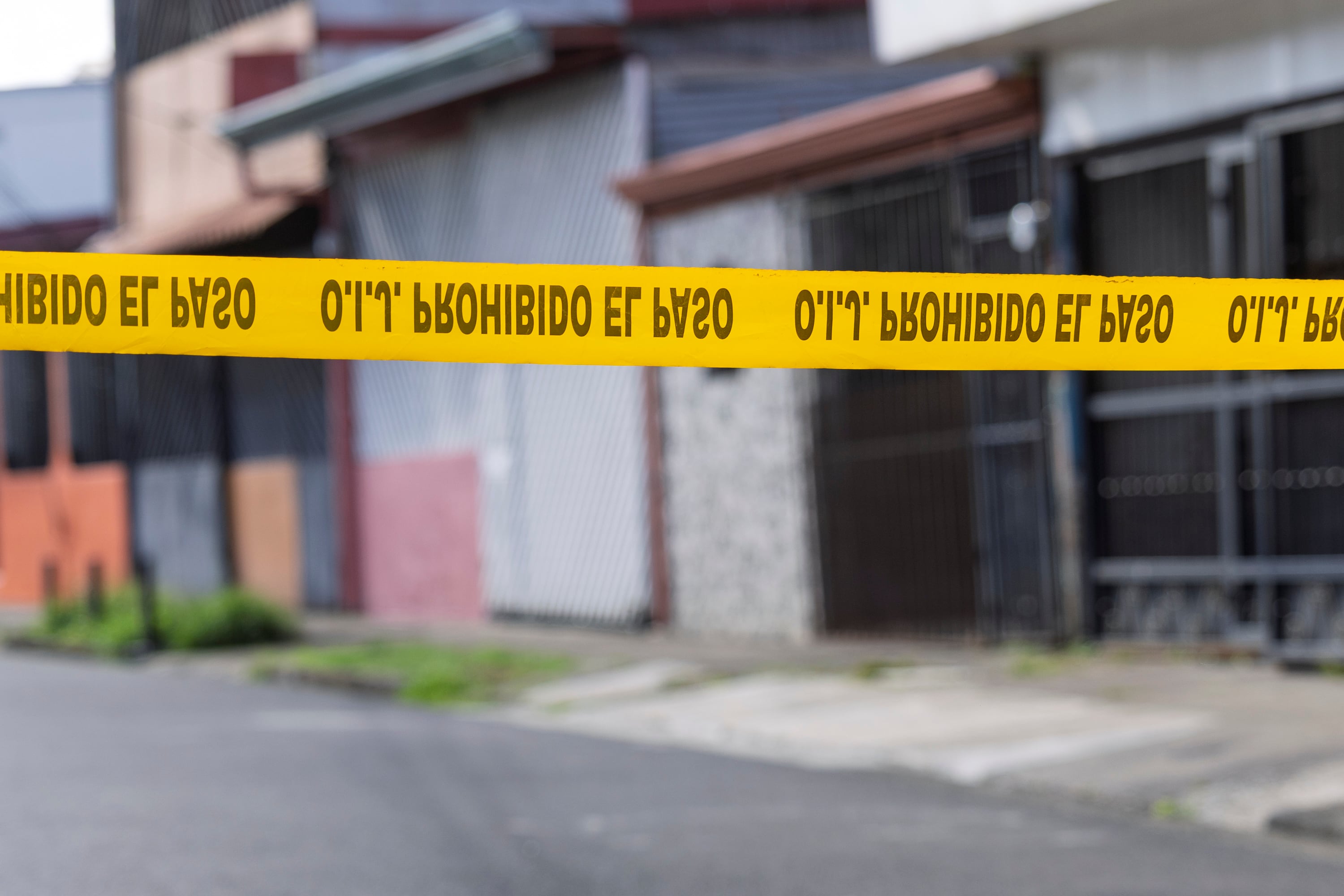 12/09/2025, San José, Tibas, León XIII, Allanamientos para capturar a los sospechosos de cometer el asesinato del militar nicaraguense Roberto Samcam, en el allanamiento estuvo el director del OIJ Randall Zúñifa y el fiscal general de la república Carlo Diaz.