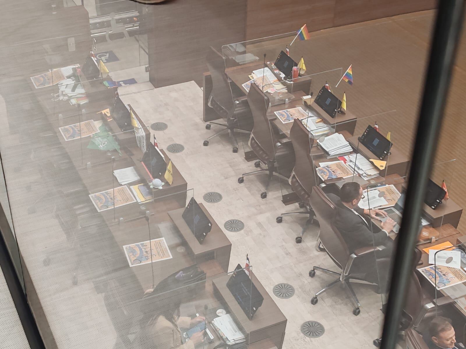 Ausentes del PLN, PUSC y FA